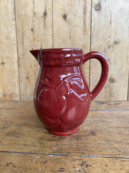 Dybrød kande med rugtmotiv