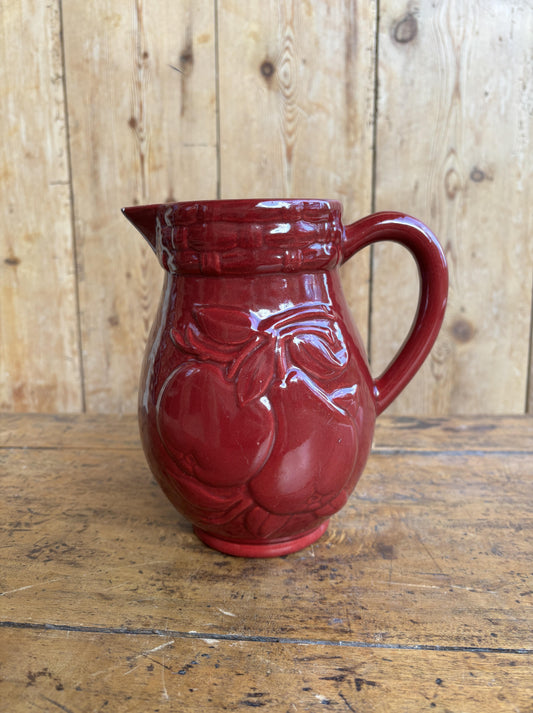 Dybrød kande med rugtmotiv