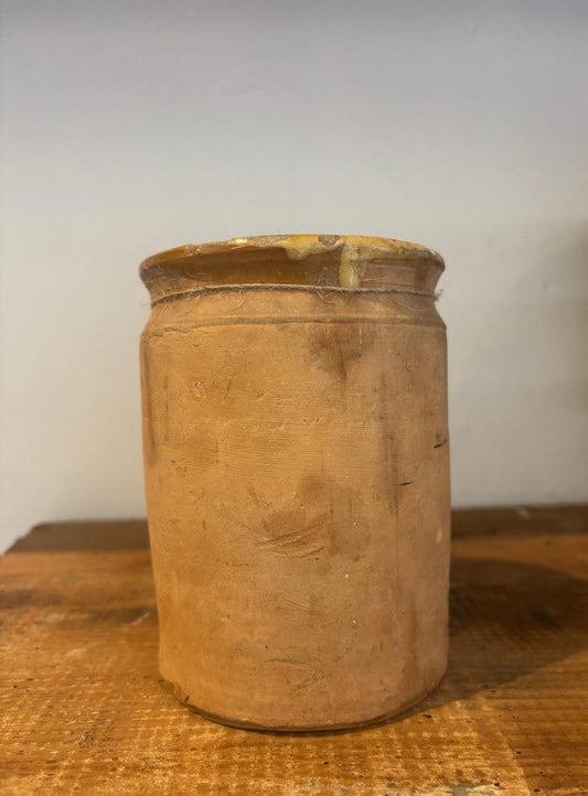 Lerkrukke med indvendig gul glasering