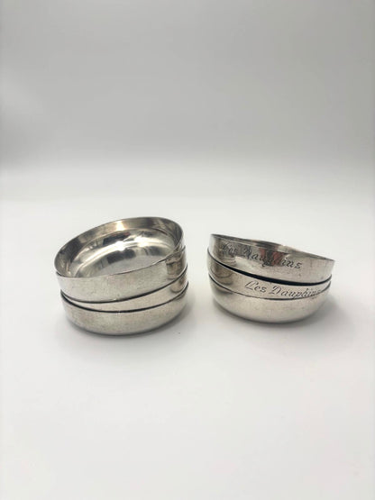 Lille skål med inskriptionen Les Dauphins