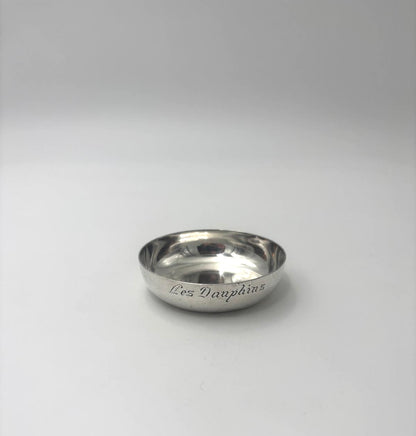 Lille skål med inskriptionen Les Dauphins