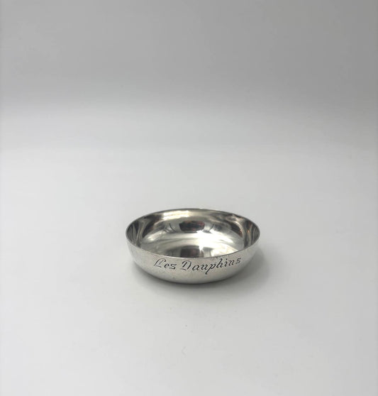 Lille skål med inskriptionen Les Dauphins