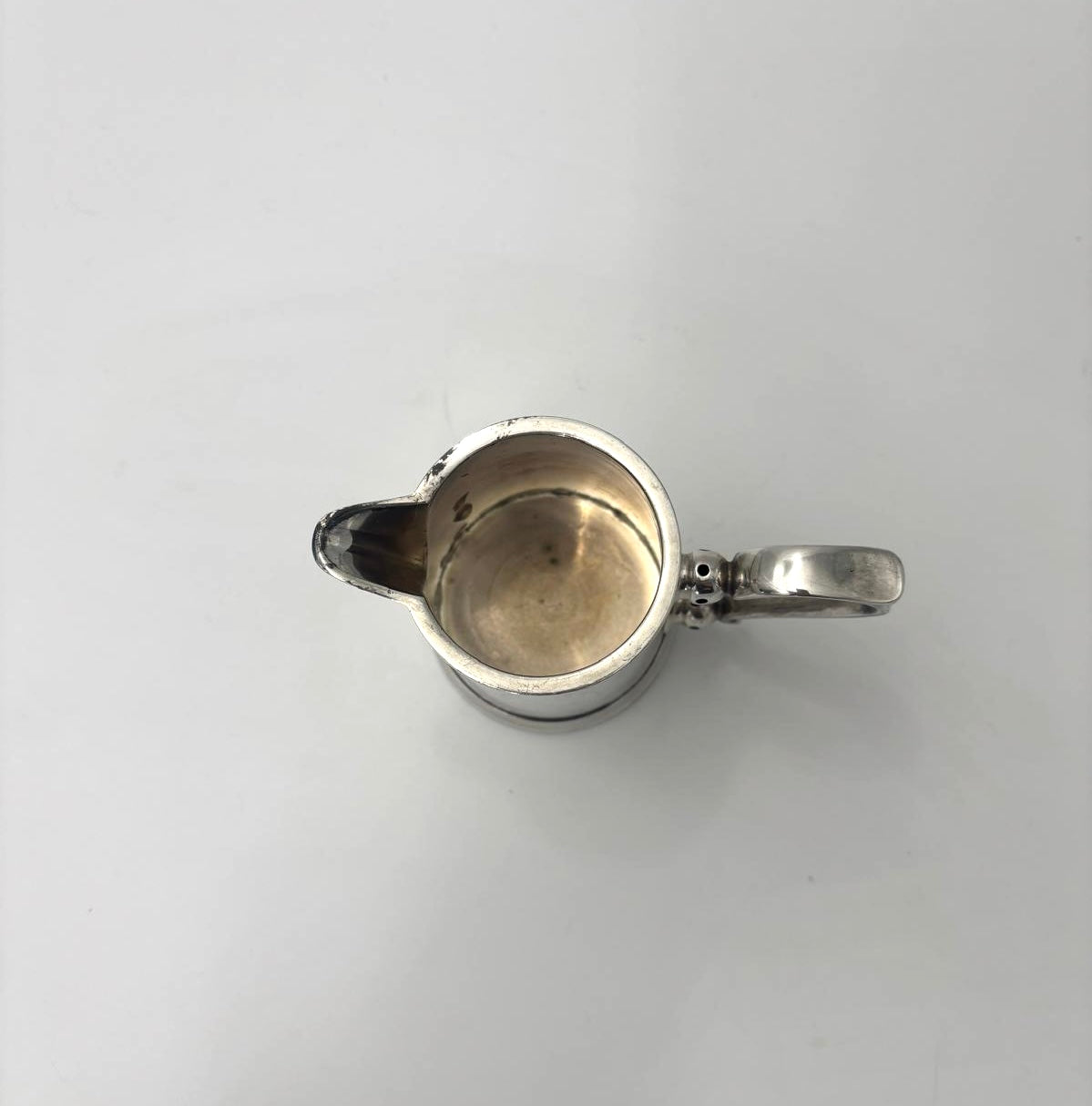 Lille flødekante i pletsølv