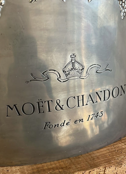 Moët & Chandon large champagne cooler in tin - closeup logo