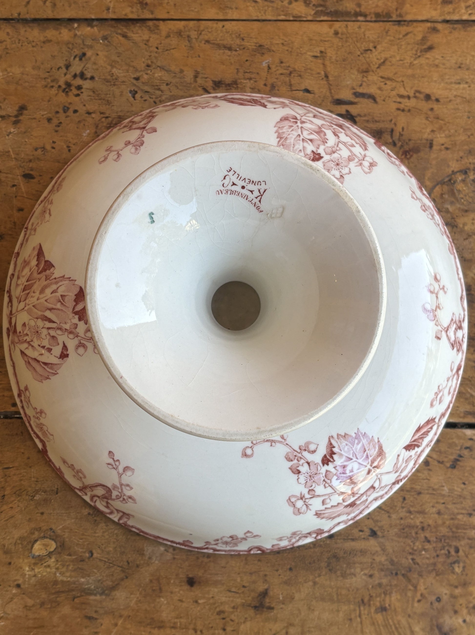 Luneville centerpiece with pink pattern