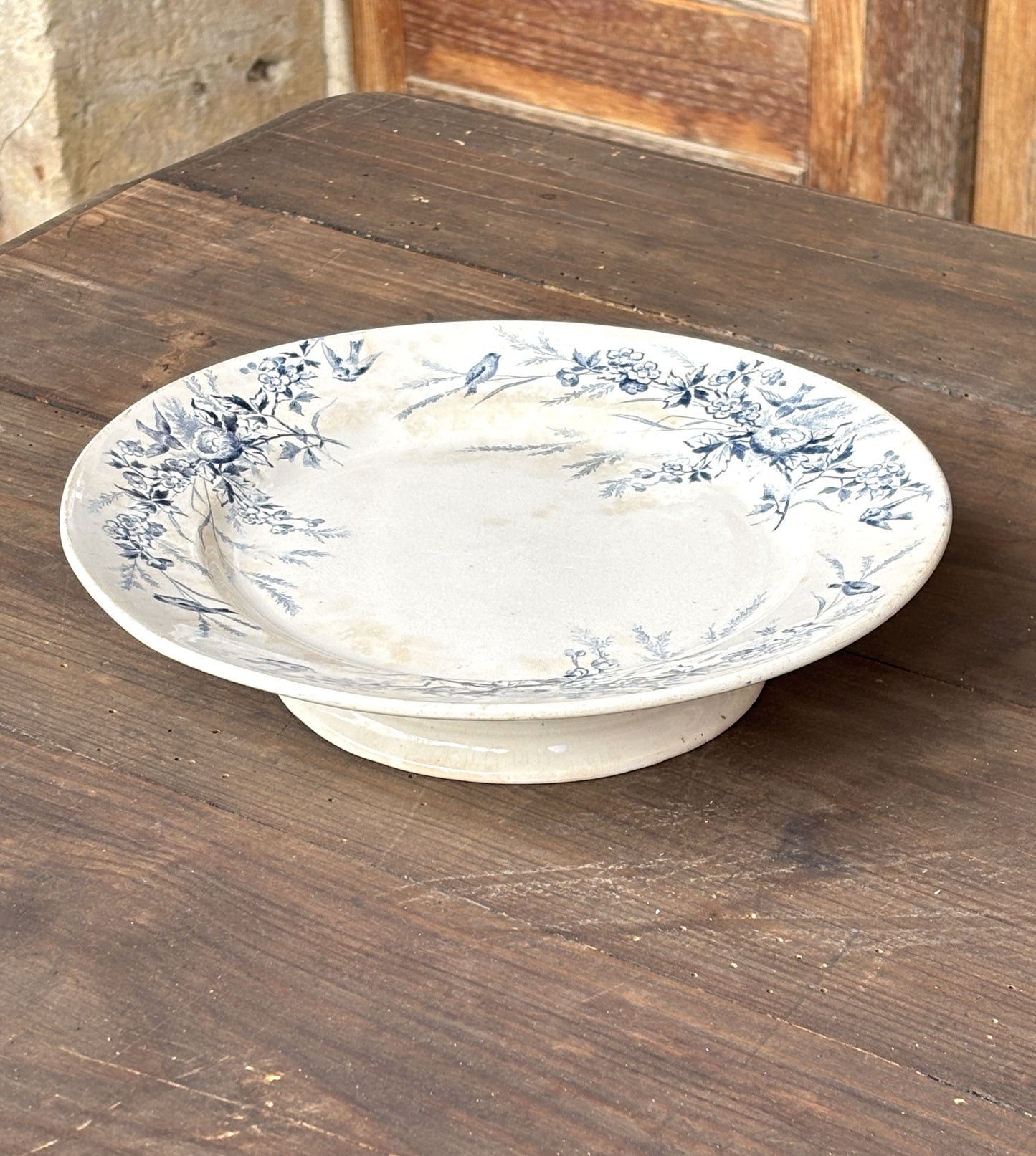 Terre de Fer centerpiece with birds in blue