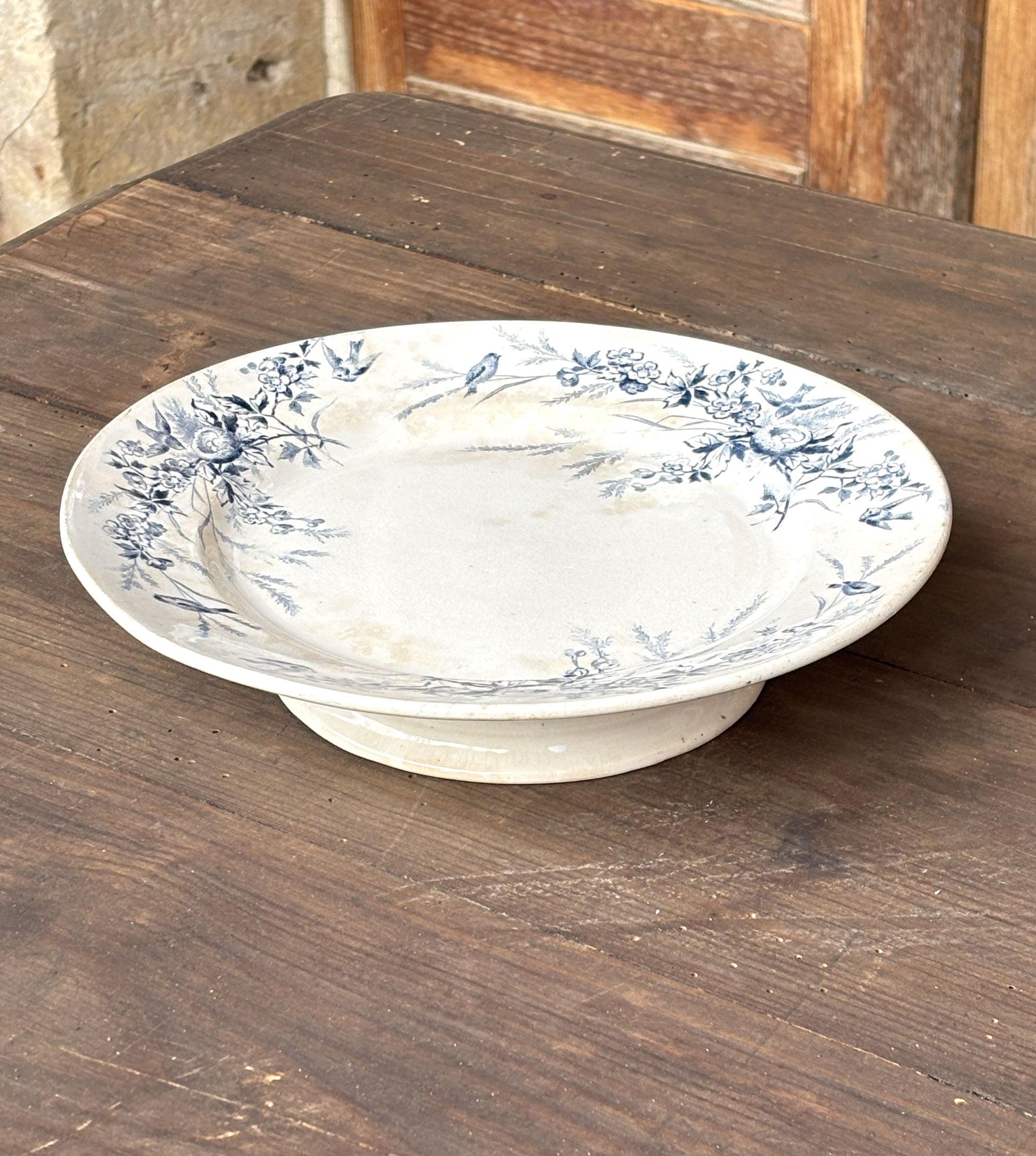 Terre de Fer centerpiece with birds in blue