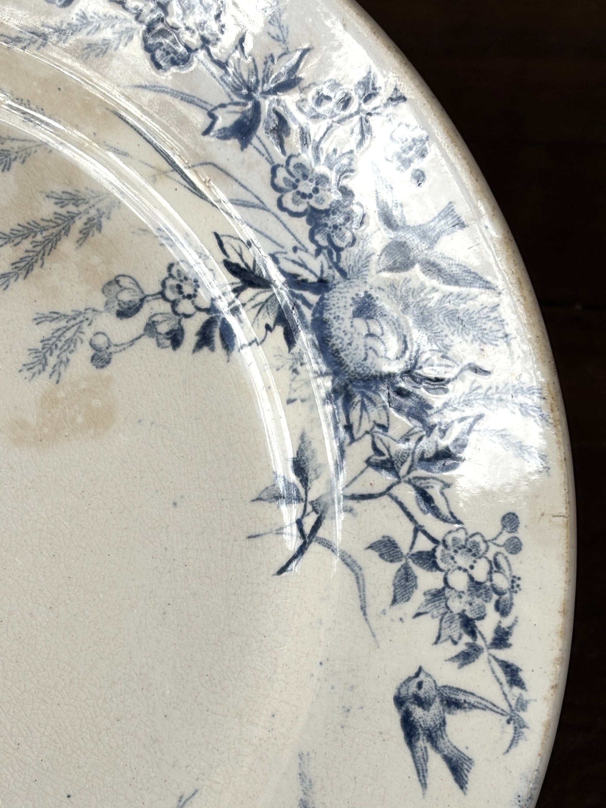 Terre de Fer centerpiece with birds in blue