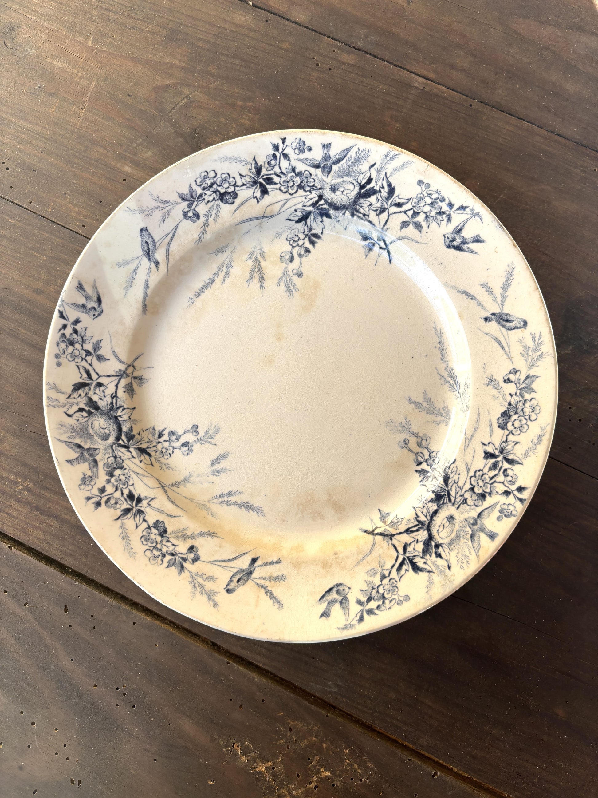 Terre de Fer centerpiece with birds in blue