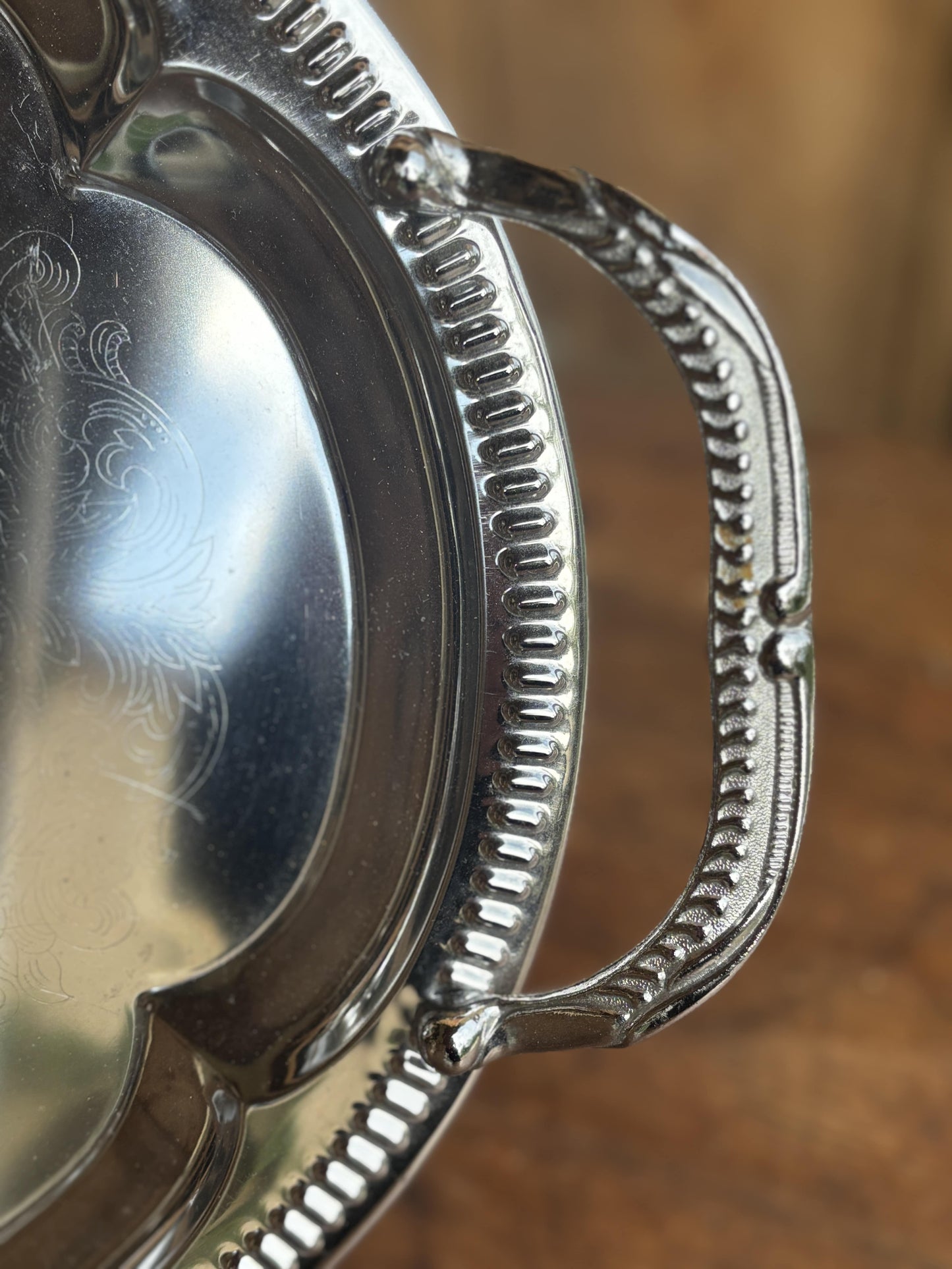 Oval steel tray with handle