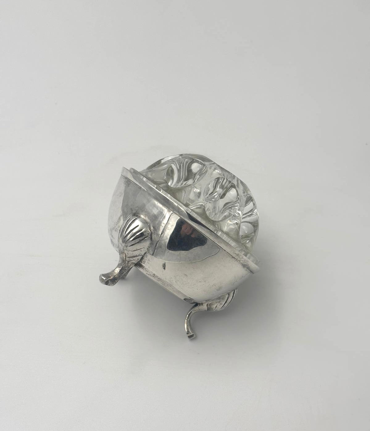 Pique Fleurs i forsølvet skål på fødder