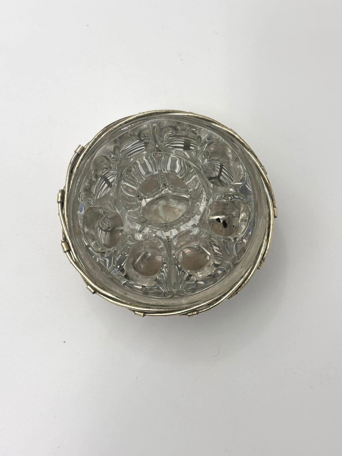 Lille pique fleurs i forsølvet trådkurv