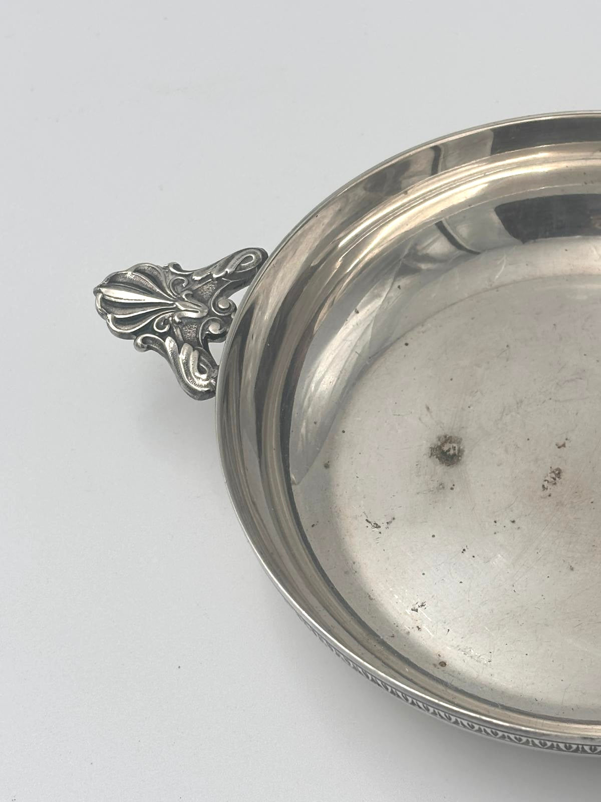 Lille serveringsskål i pletsølv