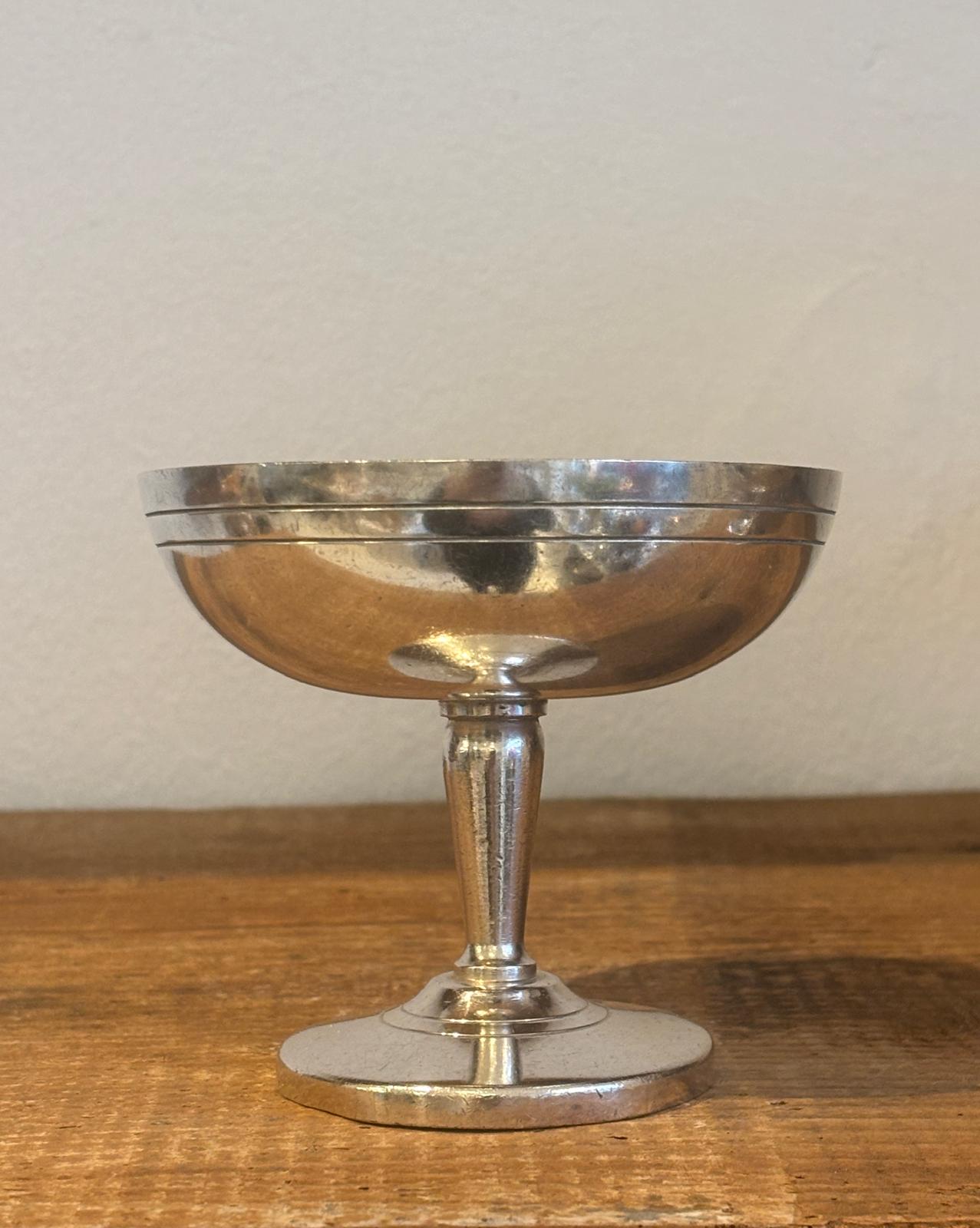 Isskål i pletsølv med masser af patina