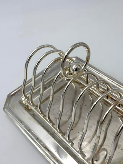 Porte af toast med bakke
