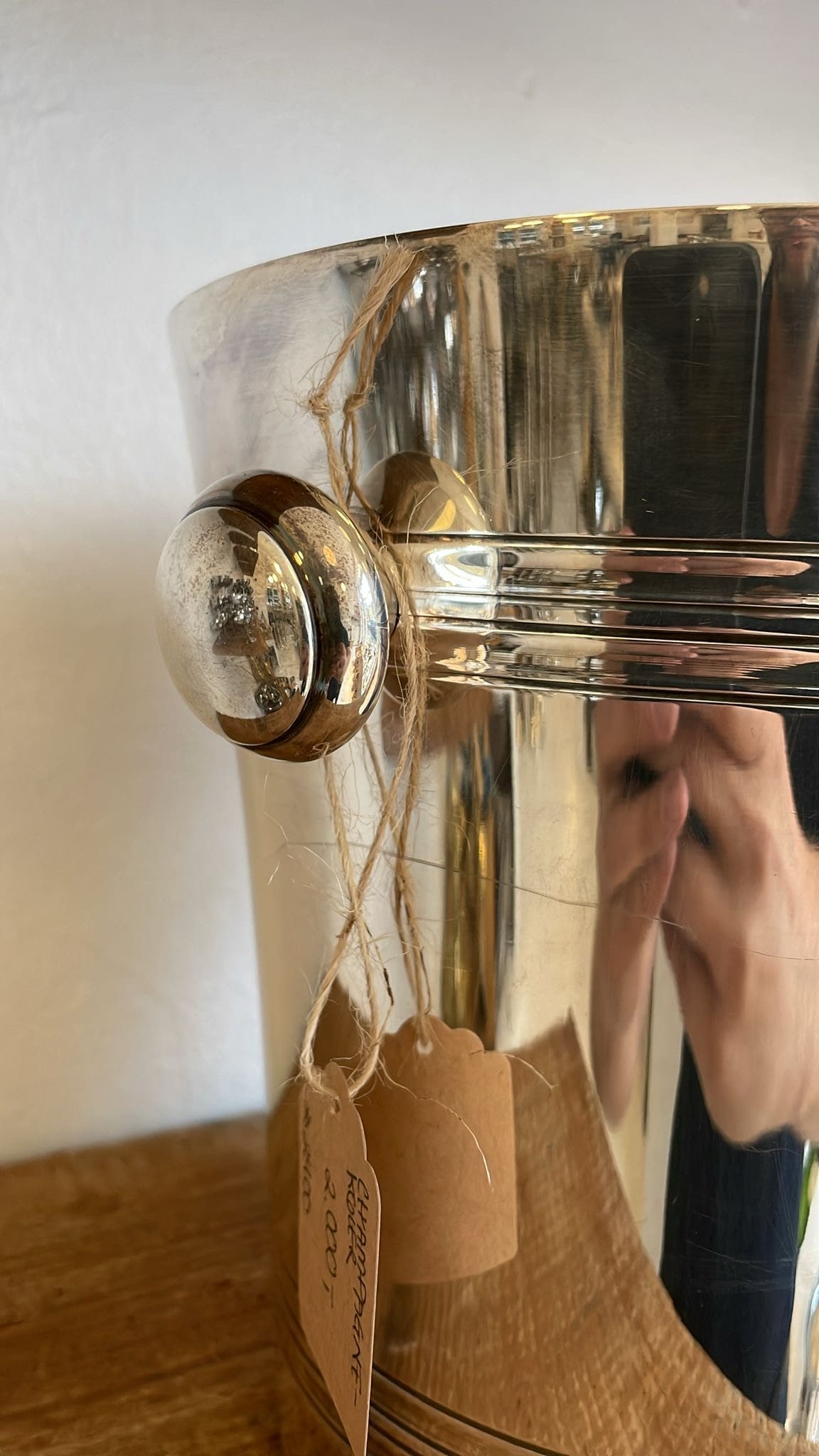 Raffineret champagnekøler med smukke detaljer - håndtag