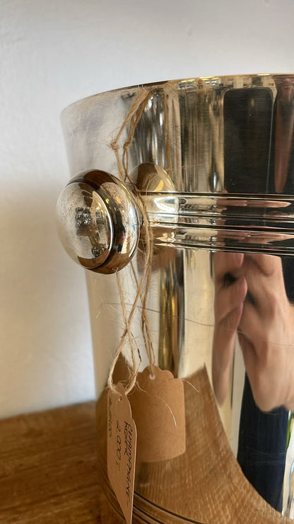 Raffineret champagnekøler med smukke detaljer - håndtag