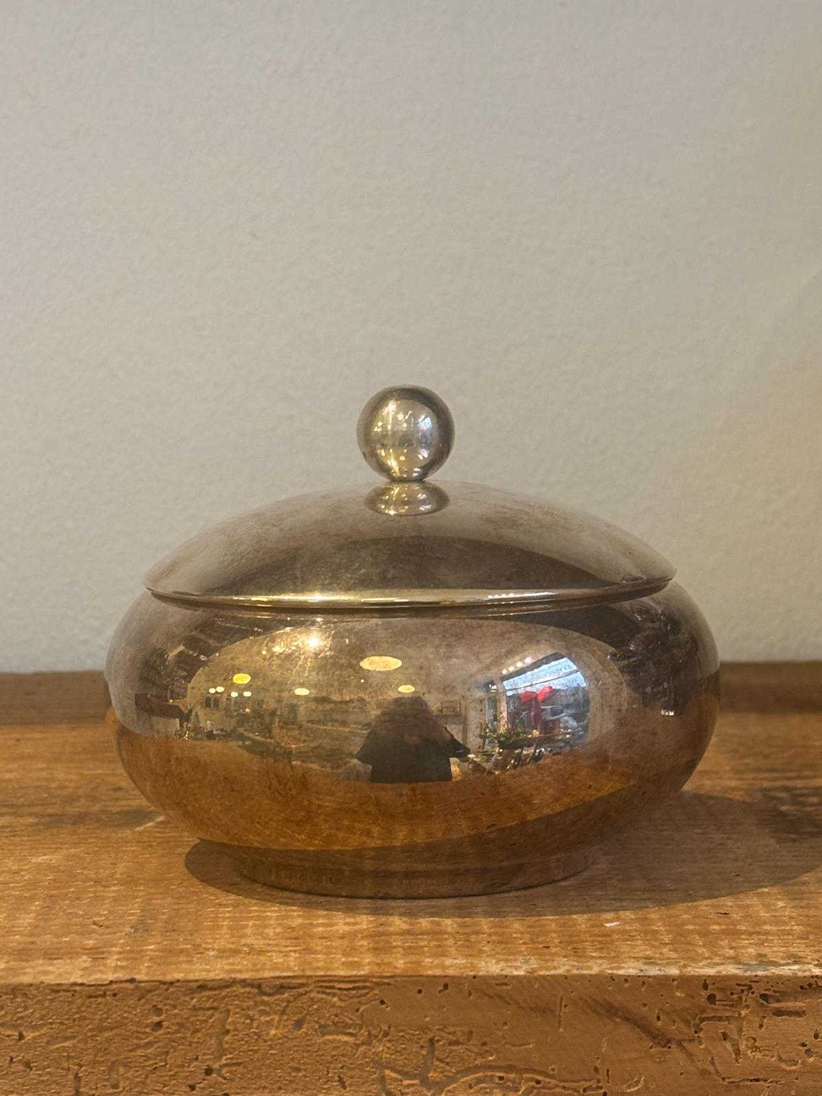 Rund bøtte eller sukkerskål i pletsølv