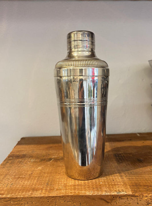 Cocktail shaker i pletsølv med fine detaljer