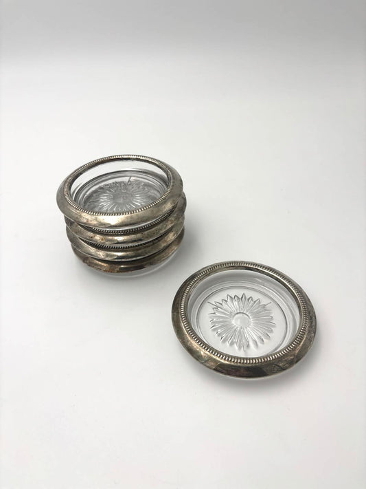 Glas eller flaskeskåner i glas med forsølvet kant