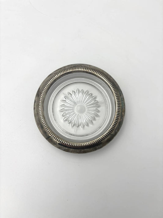 Glas eller flaskeskåner i glas med forsølvet kant