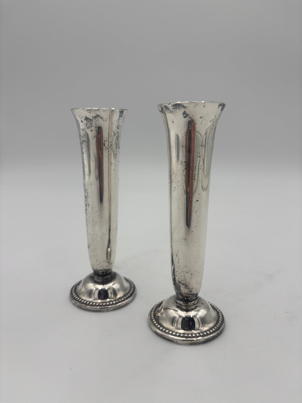 Soliflore vase med perlefod
