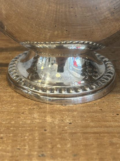 Forsølvet sovsekande med fine detaljer