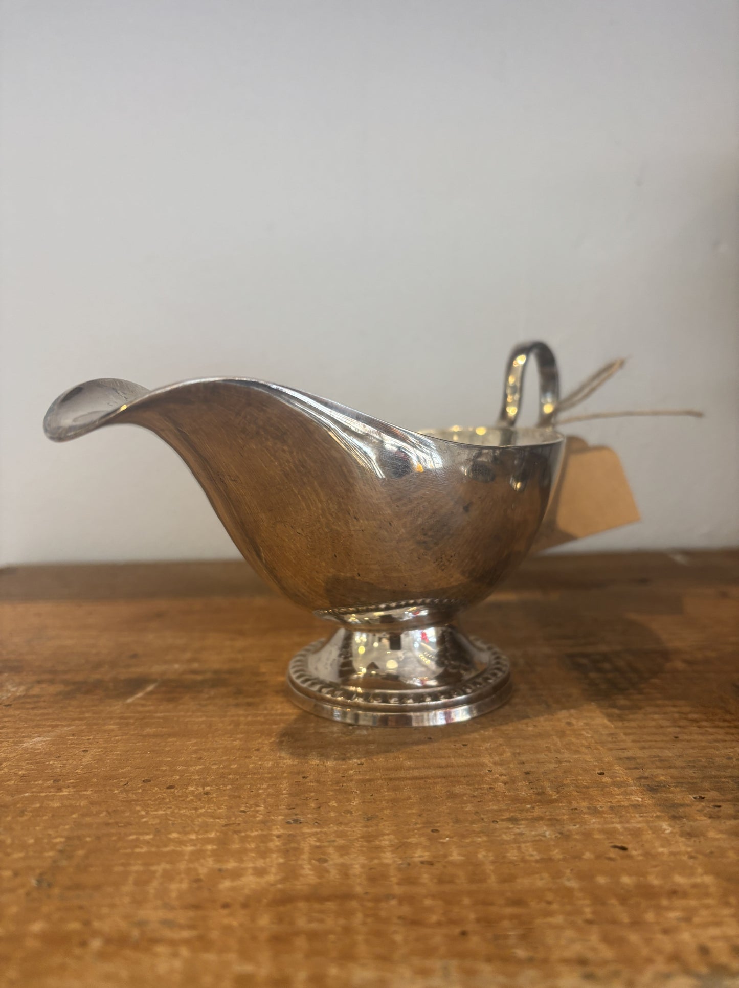 Forsølvet sovsekande med fine detaljer