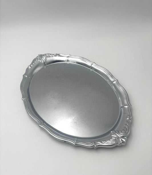 Vintage oval stålbakke med masser af detaljer 