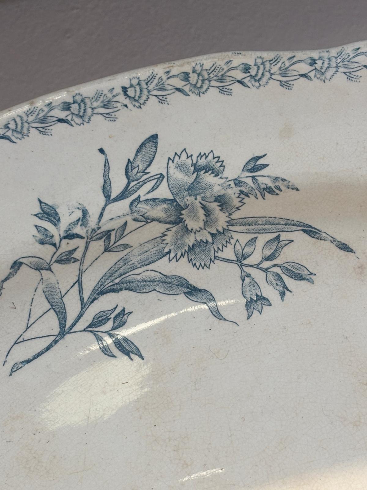 Stort porcelænsfad med blåt blomstermotiv