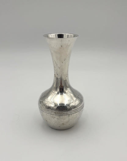 Buttet forsølvet vase
