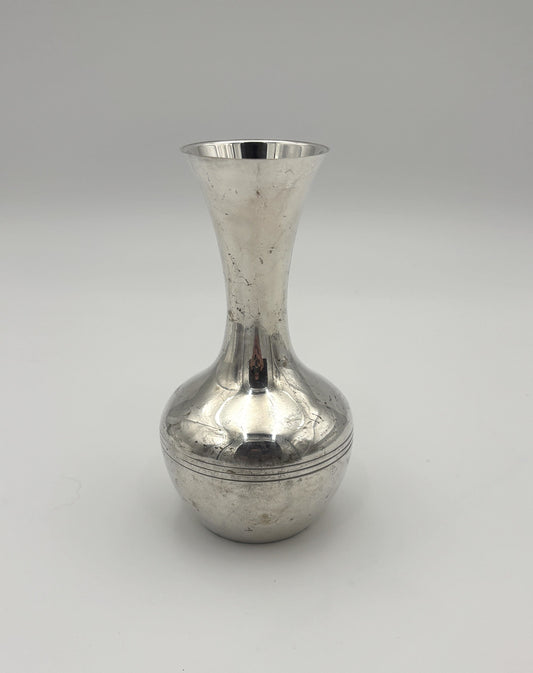 Buttet forsølvet vase
