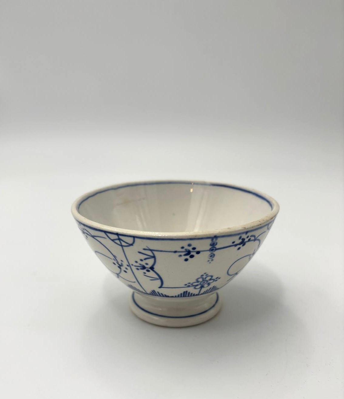 Antik fransk kaffeskål - håndmalet Vieux Rouen